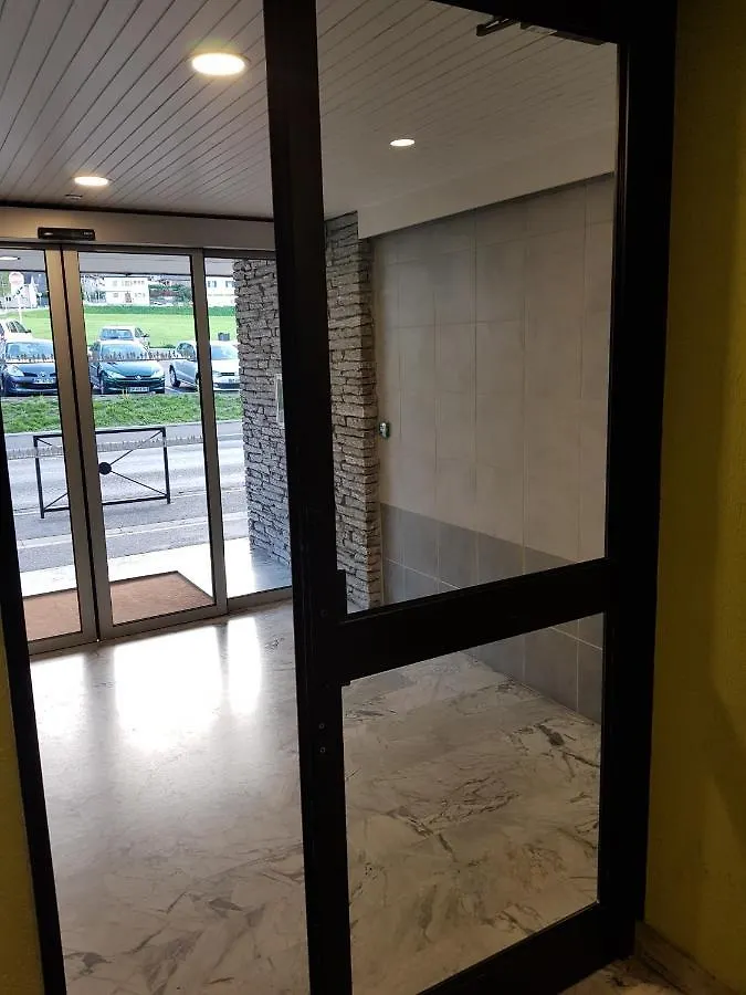 Vue Montagne Studio: Résidence Privée avec Cuisine et Parking Marnaz